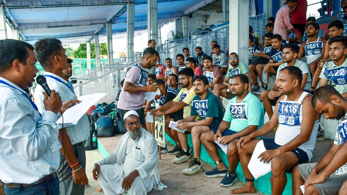 Candidates take physical test for 7th CPC Level-1 posts in Prayagraj