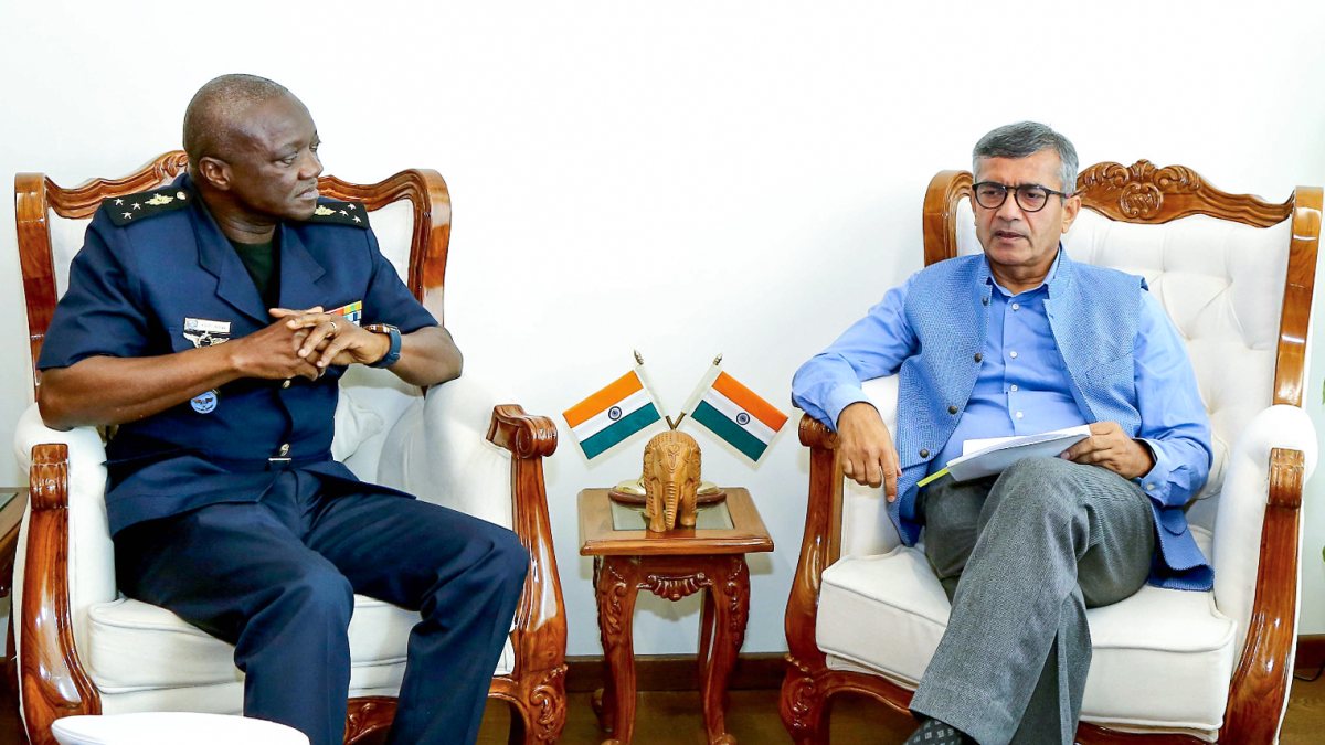 Defence secretary meets Cote d'Ivoire air force chief in Delhi