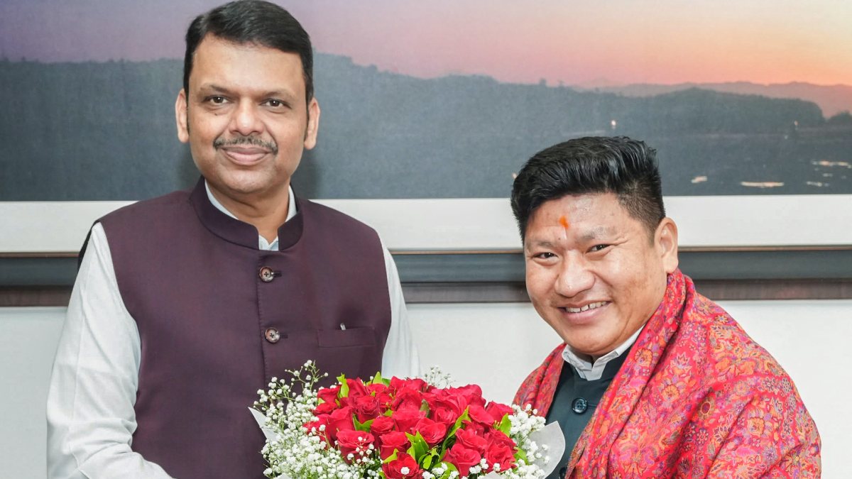 Maharashtra CM Fadnavis welcomes Nepal MP Sandeep Rana in Mumbai
