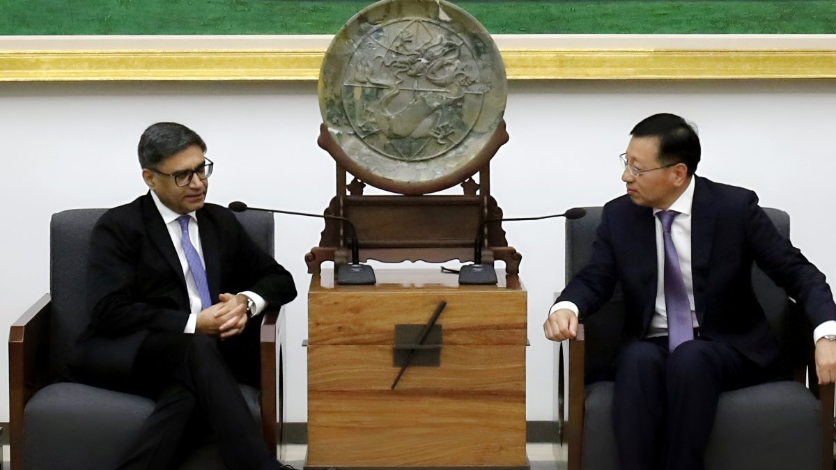 India's foreign secretary meets Chinese political advisor in Beijing