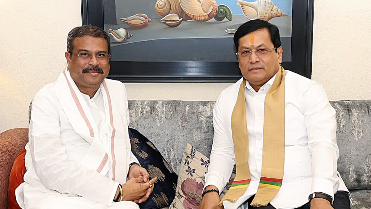 Sonowal meets Pradhan at his Delhi residence