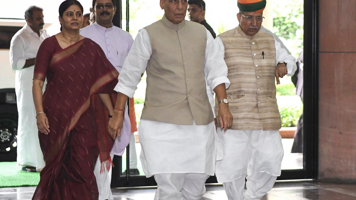 Rajnath Singh arrives for NDA parliamentary meeting in Delhi