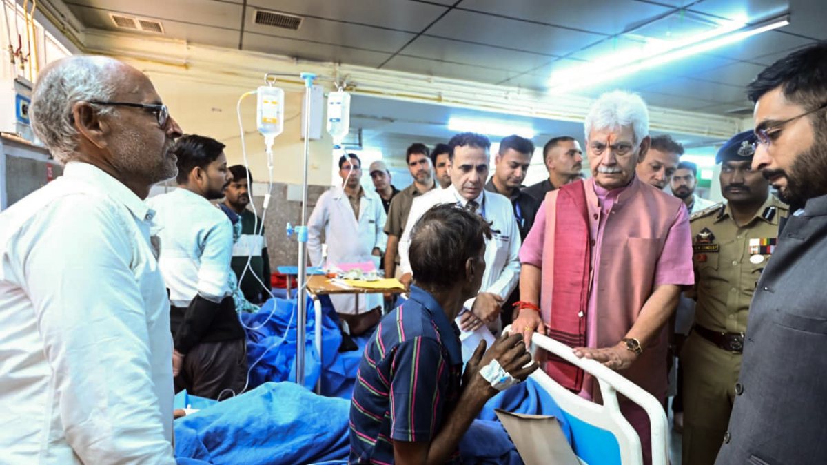 Jammu and Kashmir LG visits injured Amarnath pilgrims in hospital