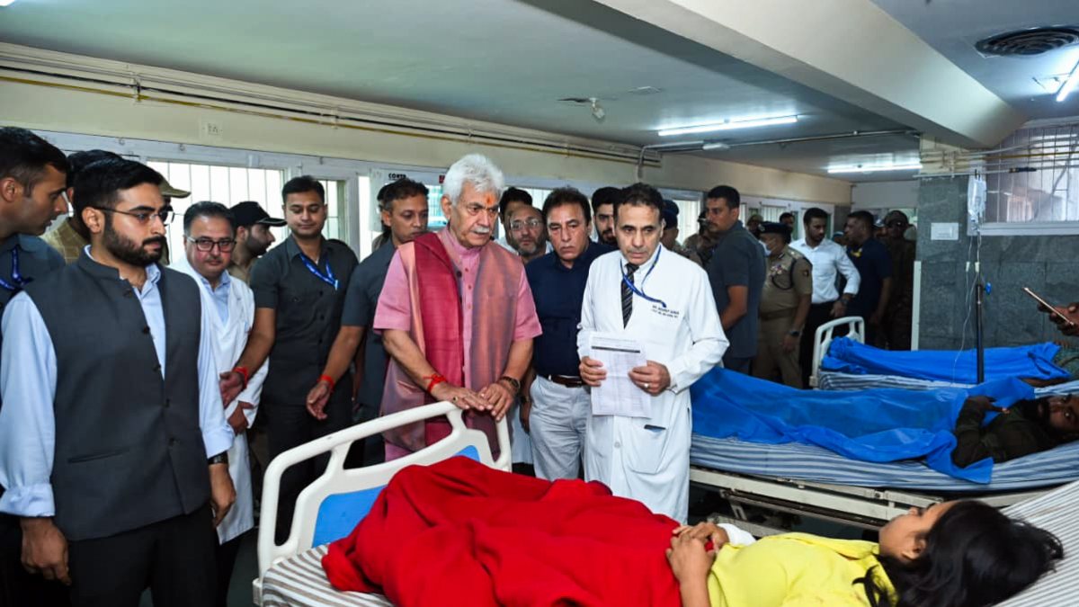 LG Sinha visits SKIMS to review treatment of injured Amarnath pilgrims