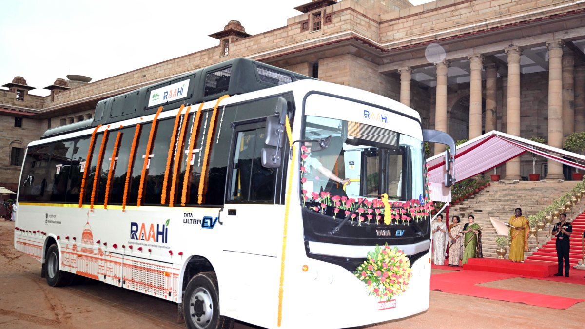 President Murmu flags off free electric bus service for staff