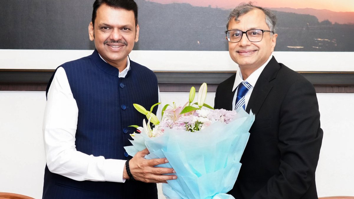 Maharashtra CM Fadnavis meets Hyundai Motor India CEO