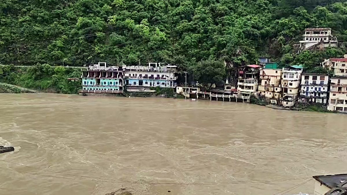 Heavy rain swells Alaknanda and Mandakini rivers in Rudraprayag