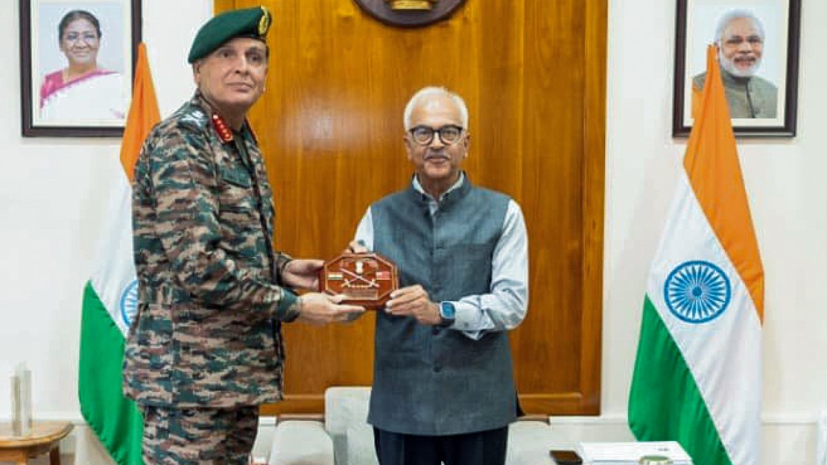 Army chief meets Manipur governor in Imphal