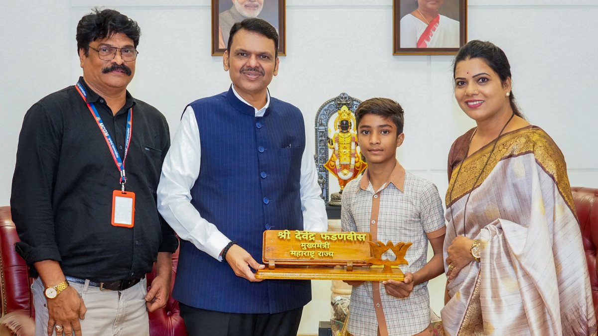 Maharashtra CM Fadnavis receives nameplate from student