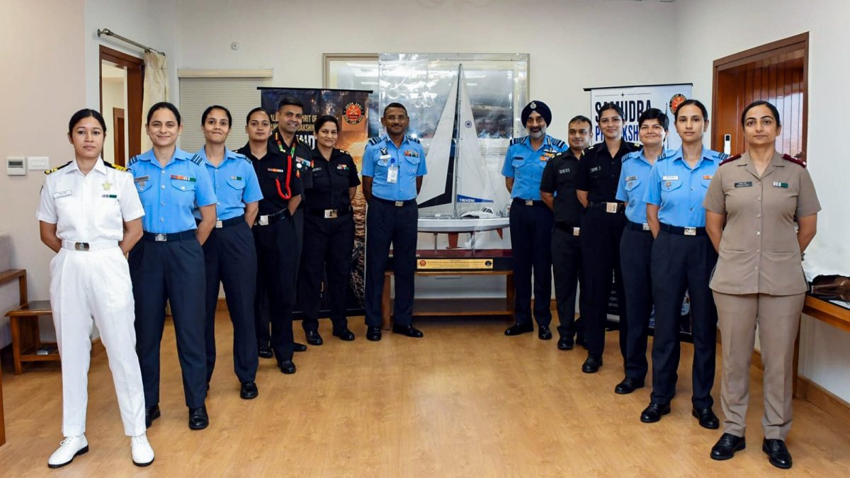 Air Chief Marshal interacts with IASV Triveni crew in Delhi