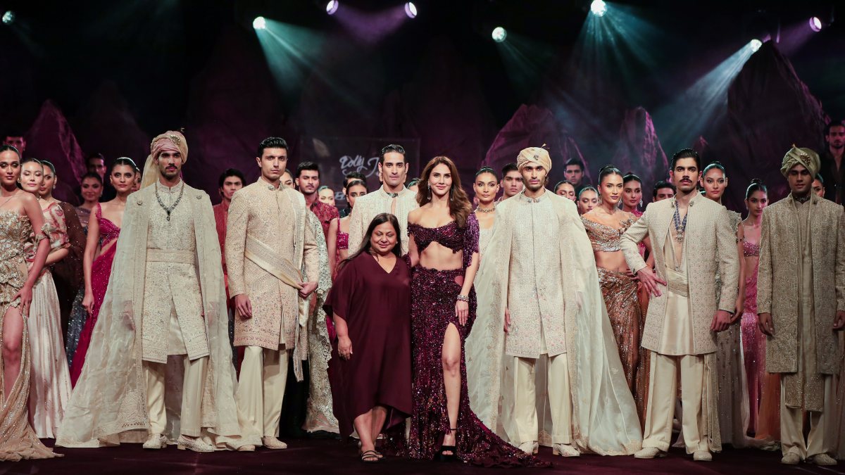 Vaani Kapoor poses with Dolly J at India Couture Week 2026