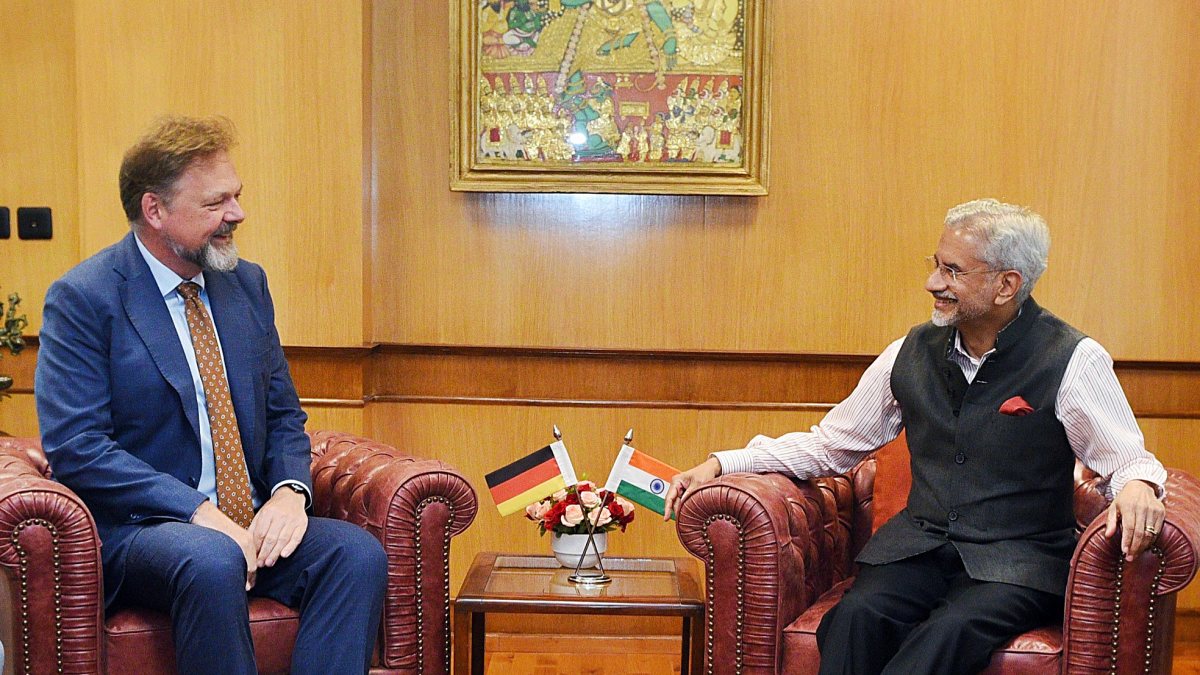 Jaishankar receives German envoy for farewell meeting