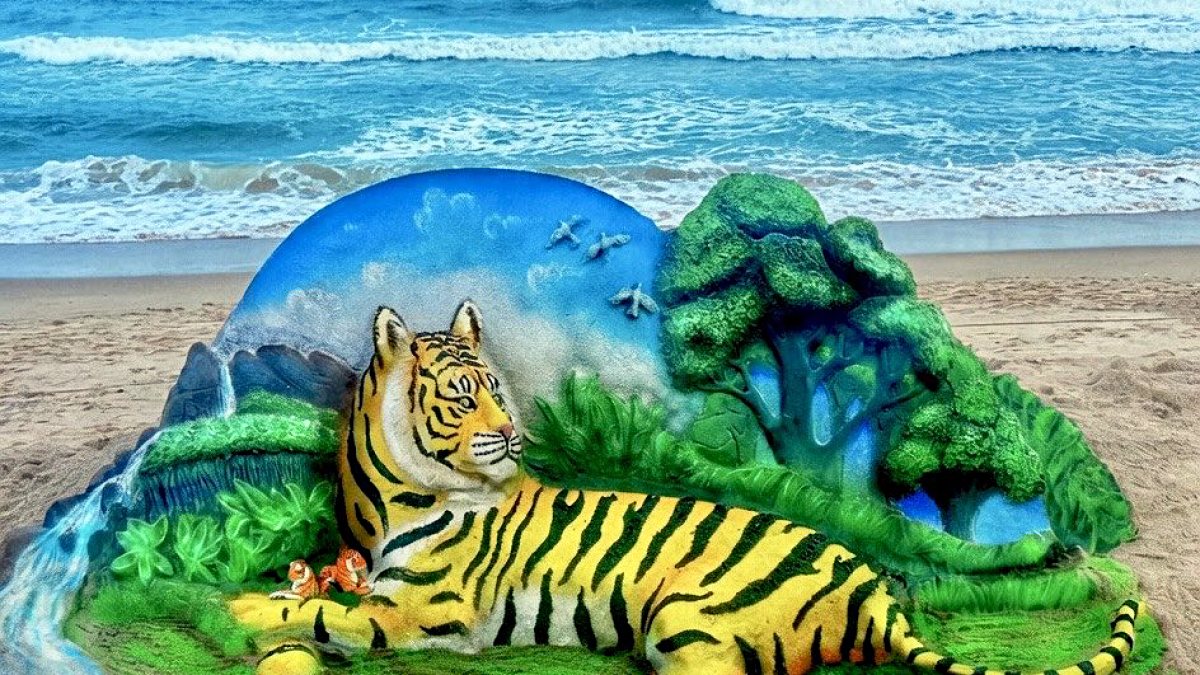 Sudarsan Pattnaik creates tiger sand art for Global Tiger Day