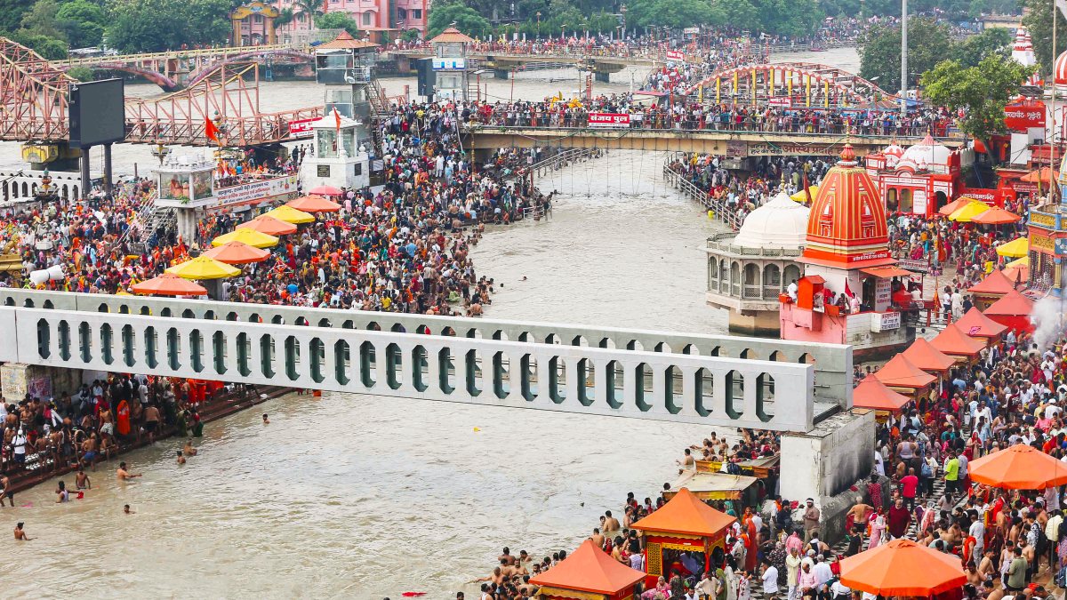 Devotees throng Haridwar for Guru Purnima holy dip