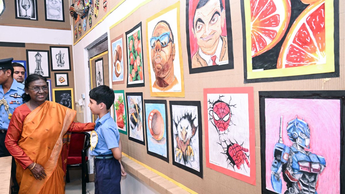 President Murmu interacts with student at Air Force Bal Bharati School