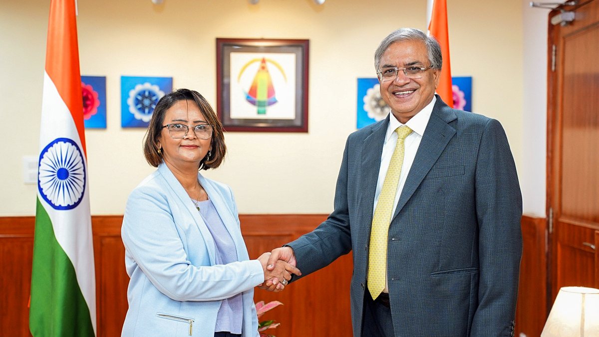 CEC Gyanesh Kumar meets Seychelles High Commissioner in Delhi