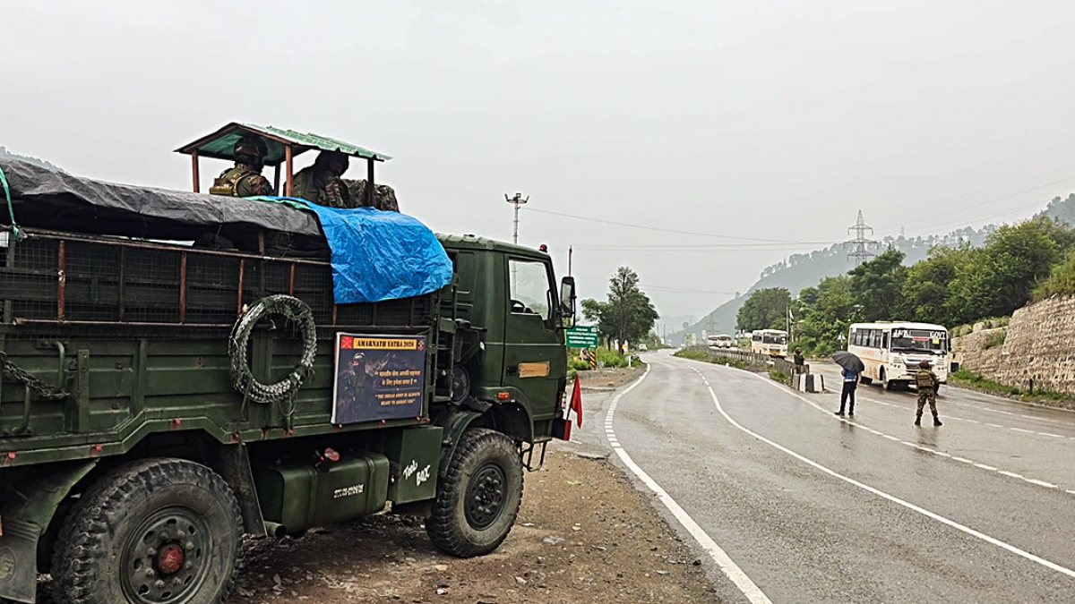 Security escorts Amarnath pilgrims through Chanderkote in bad weather