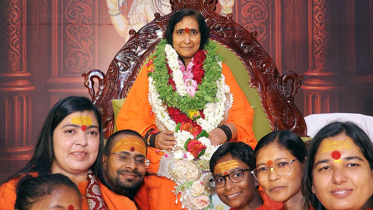 Disciples of Sadhvi Ritambara pose with her on Guru Purnima