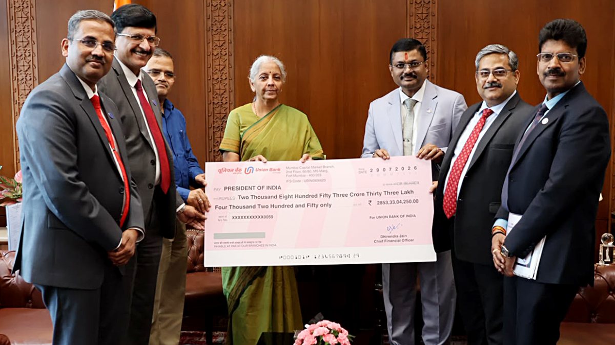 Sitharaman receives Rs 2,853 crore dividend cheque from Union Bank