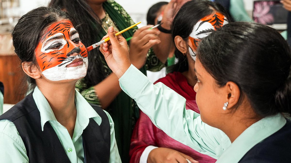 Students paint faces for International Tiger Day at Patna college