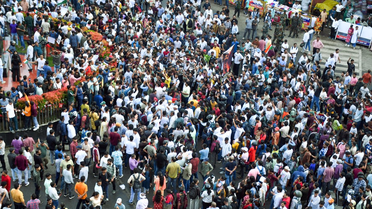 Students protest JPSC paper leak, demand CBI probe and CM Soren's resignation