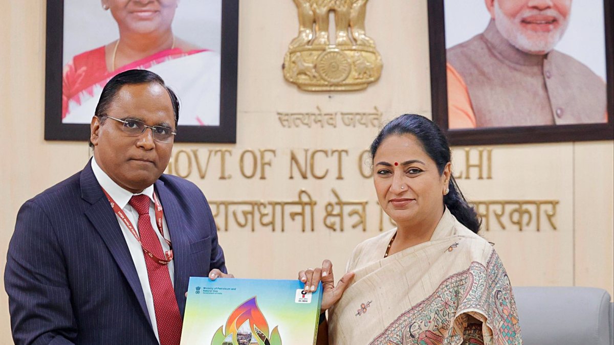 Delhi CM Rekha Gupta at bio-gas plants MoU event