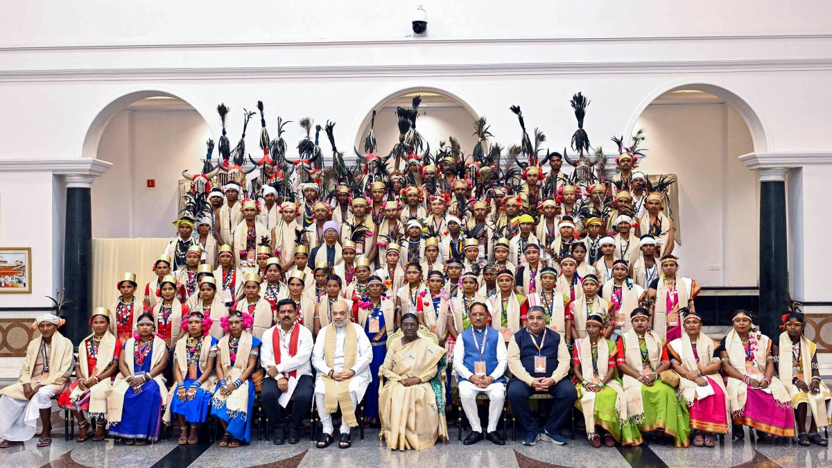 Bastar delegation meets President Murmu at Rashtrapati Bhavan