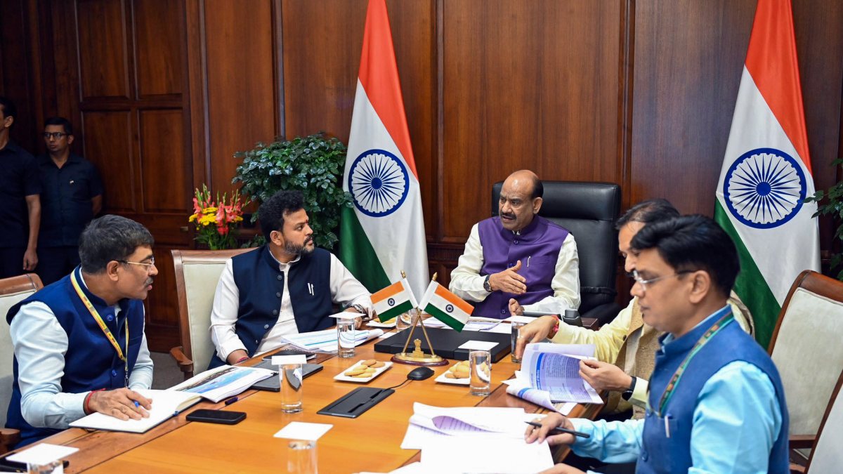 Om Birla chairs review meeting on Kota Airport project