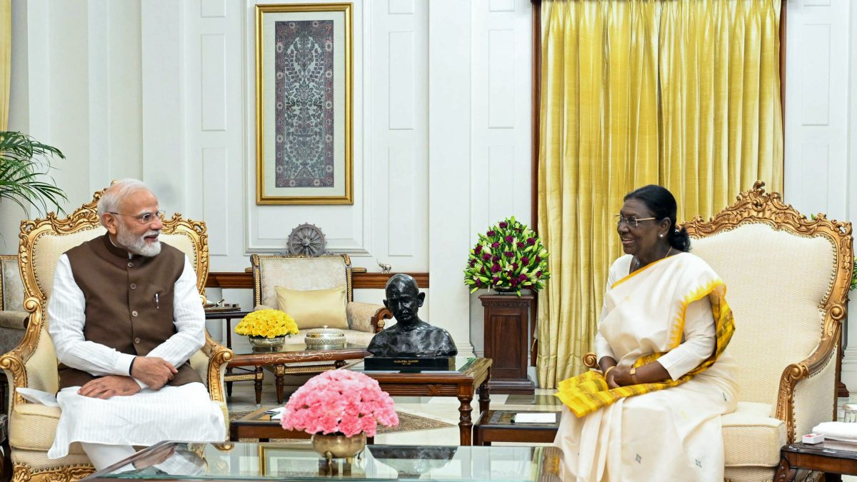 Modi calls on President Murmu at Rashtrapati Bhavan