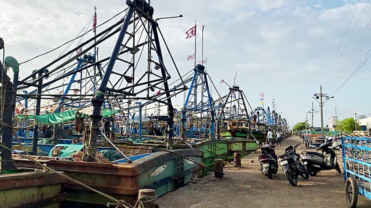 Mechanised fishermen stay ashore as strong winds hit Toothukudi