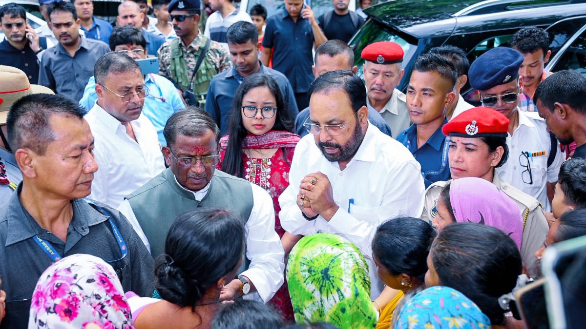 Assam Governor meets flood-hit families in Sivasagar