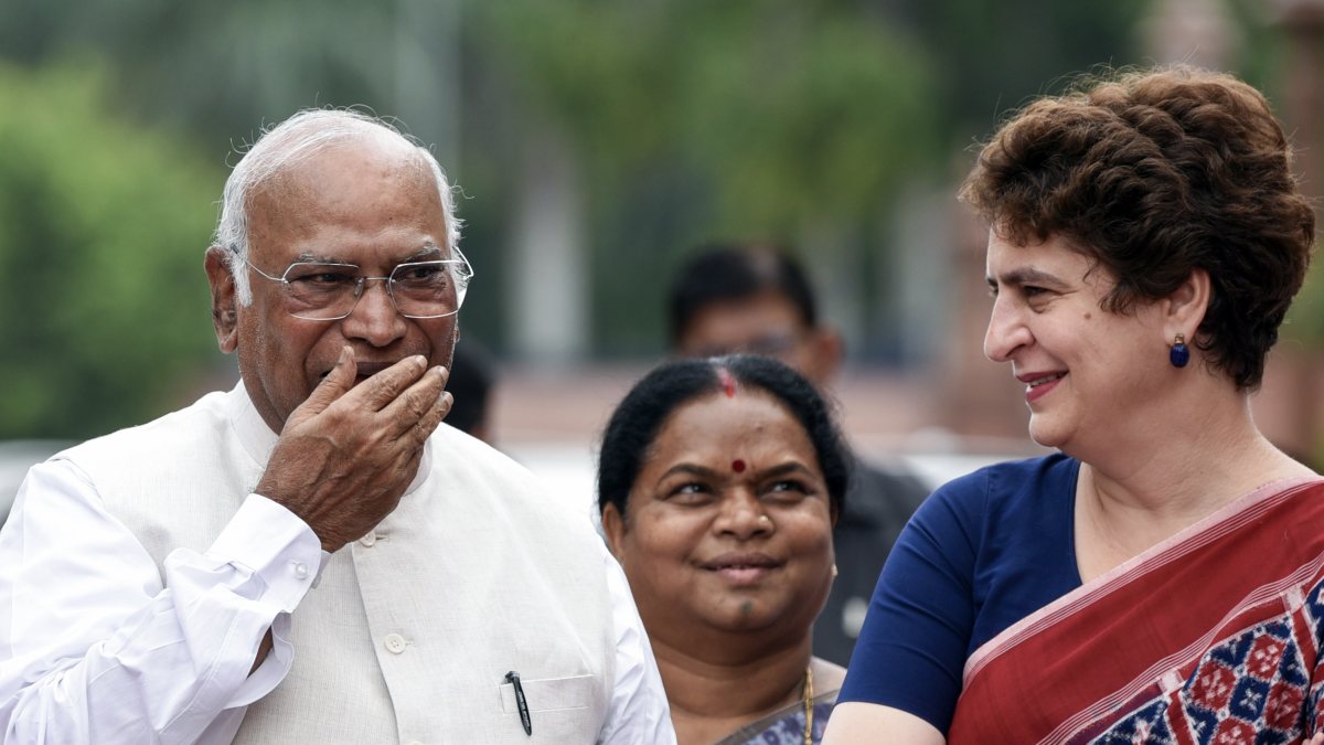Opposition MPs protest at Parliament over Ram Mandir donation row