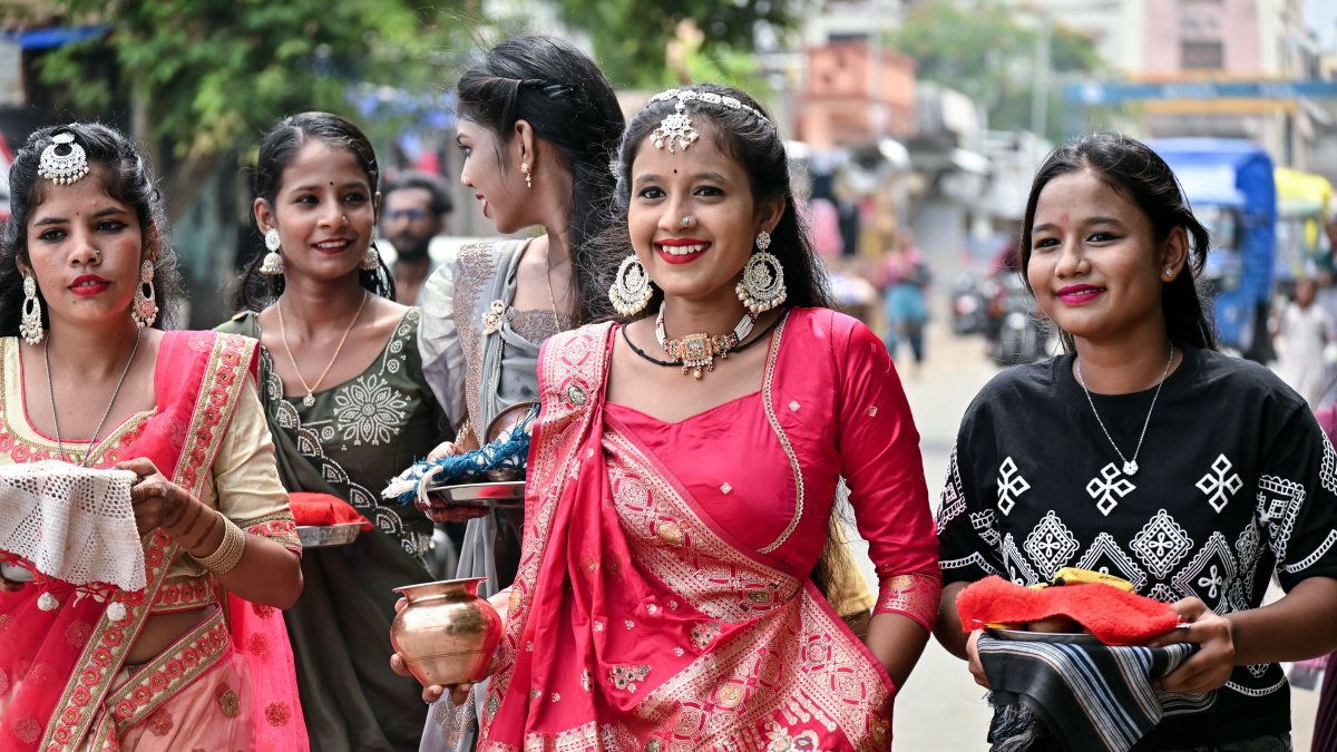 Girls perform Jaya Parvati Vrat rituals in Ahmedabad