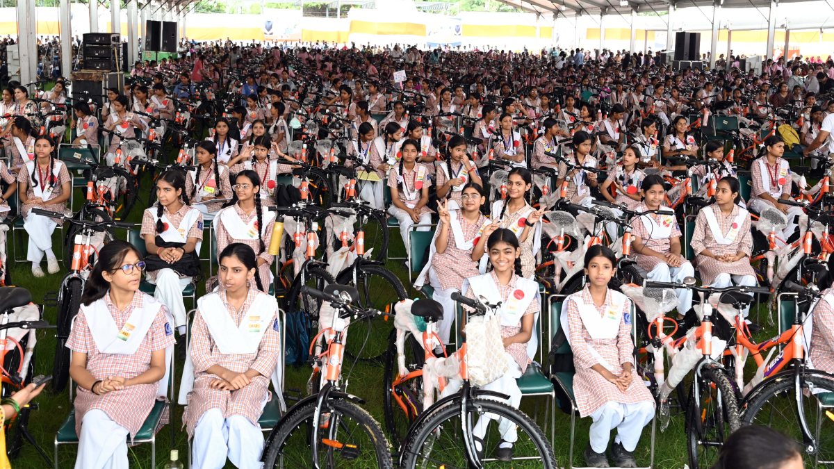 Delhi CM distributes bicycles to girl students under Vidya Vahini Yojana