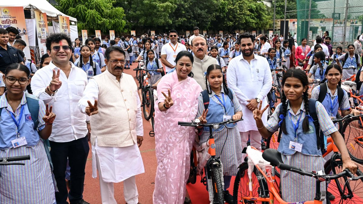 Delhi CM distributes bicycles to girl students under Vidya Vahini Yojana