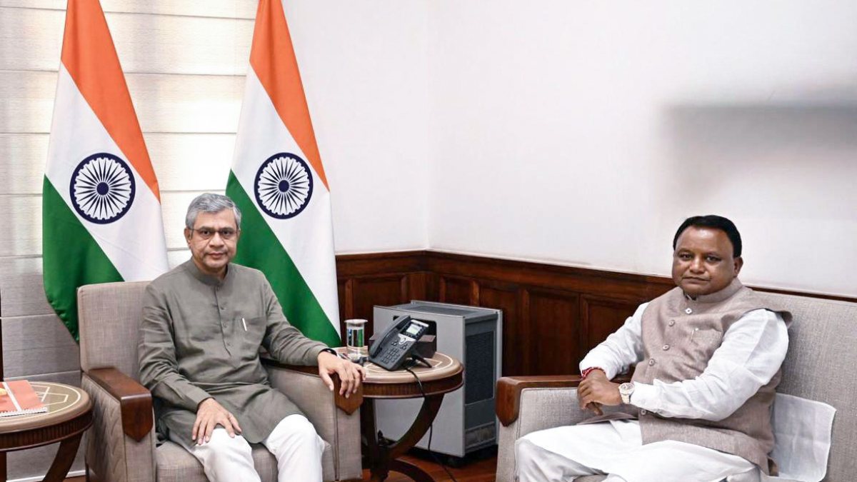 Odisha CM Majhi meets Union Minister Vaishnaw in Delhi
