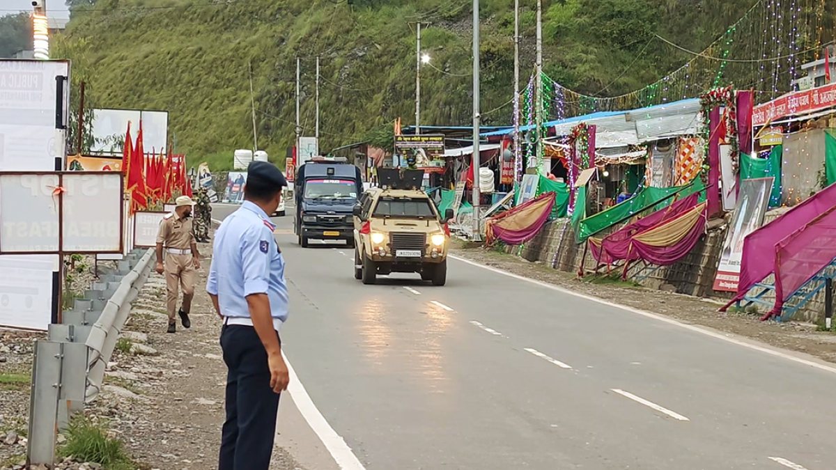Security personnel guard Amarnath Yatra convoy in Ramban