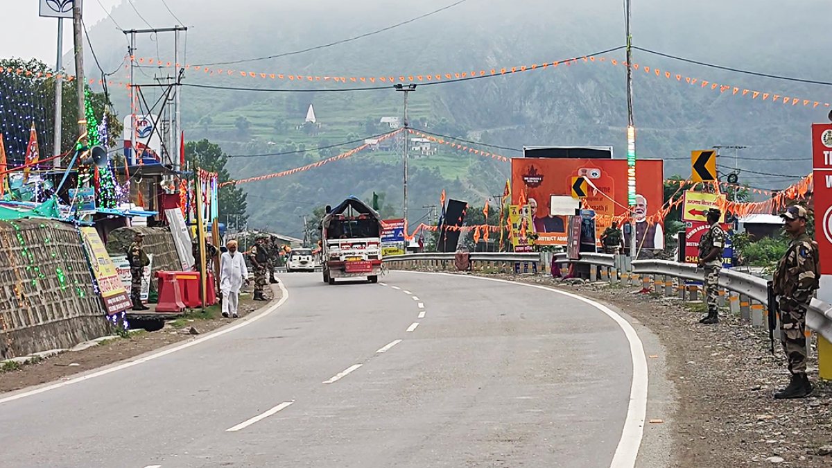 Security personnel guard Amarnath Yatra convoy in Ramban