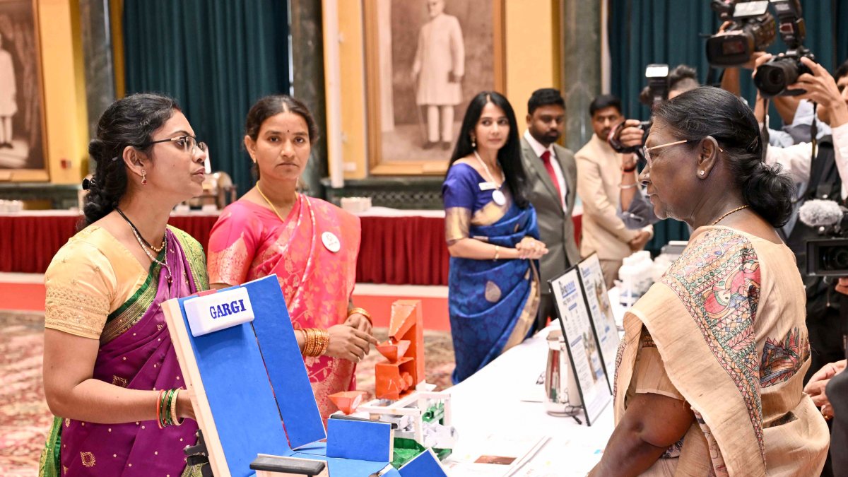 President Murmu meets Atal Innovation Mission innovators