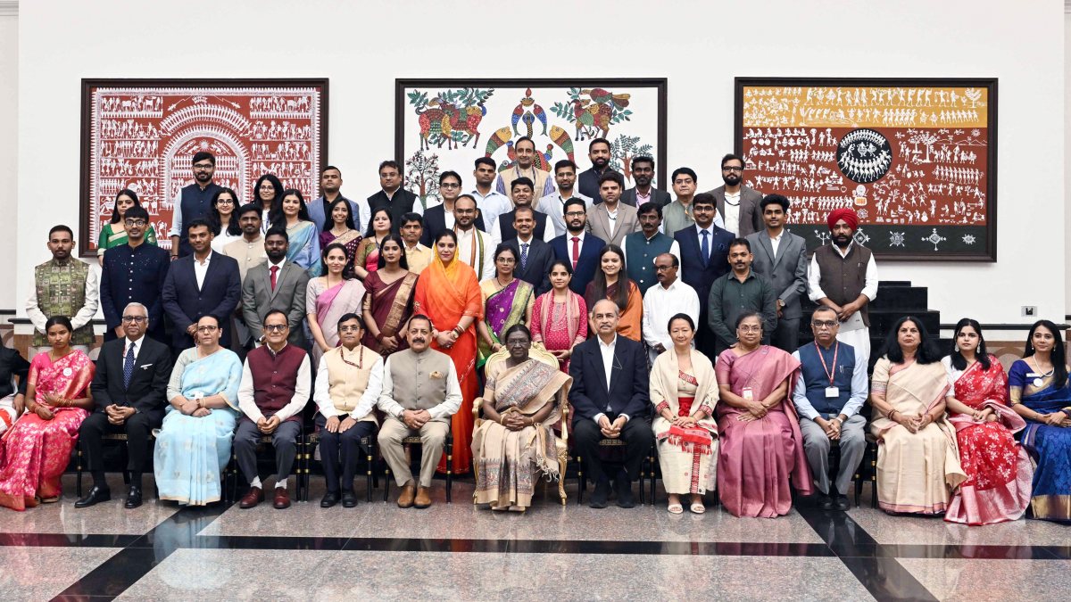 President Murmu meets grassroots innovators at Rashtrapati Bhavan