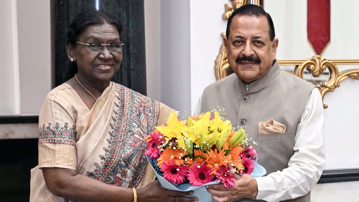 President Murmu felicitated at Rashtrapati Bhavan exhibition