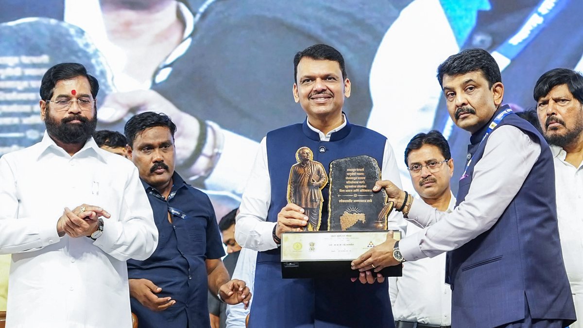 Fadnavis unveils Anna Bhau Sathe institute in Mumbai