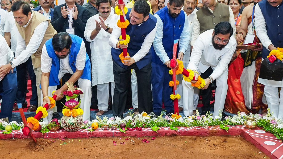 Maharashtra CM unveils Anna Bhau Sathe institute in Mumbai