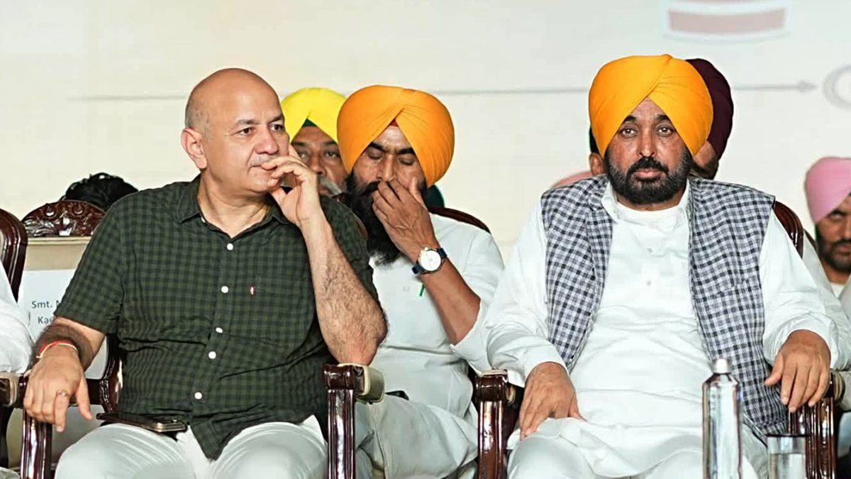 Punjab CM, Sisodia pay tribute to Shaheed Udham Singh in Sunam
