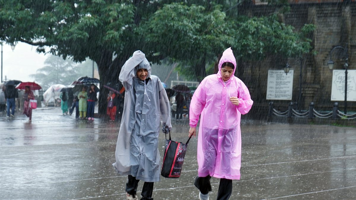 Heavy rain lashes Shimla, commuters brave downpour in raincoats