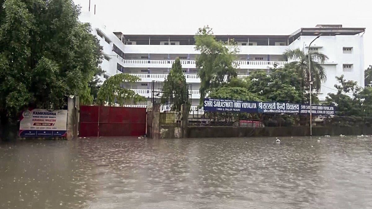 Heavy rains inundate Surat streets, disrupt life