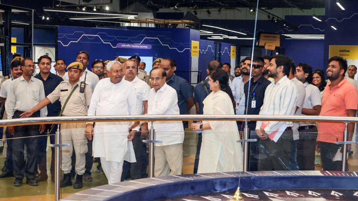 Nitish Kumar visits science city in Patna