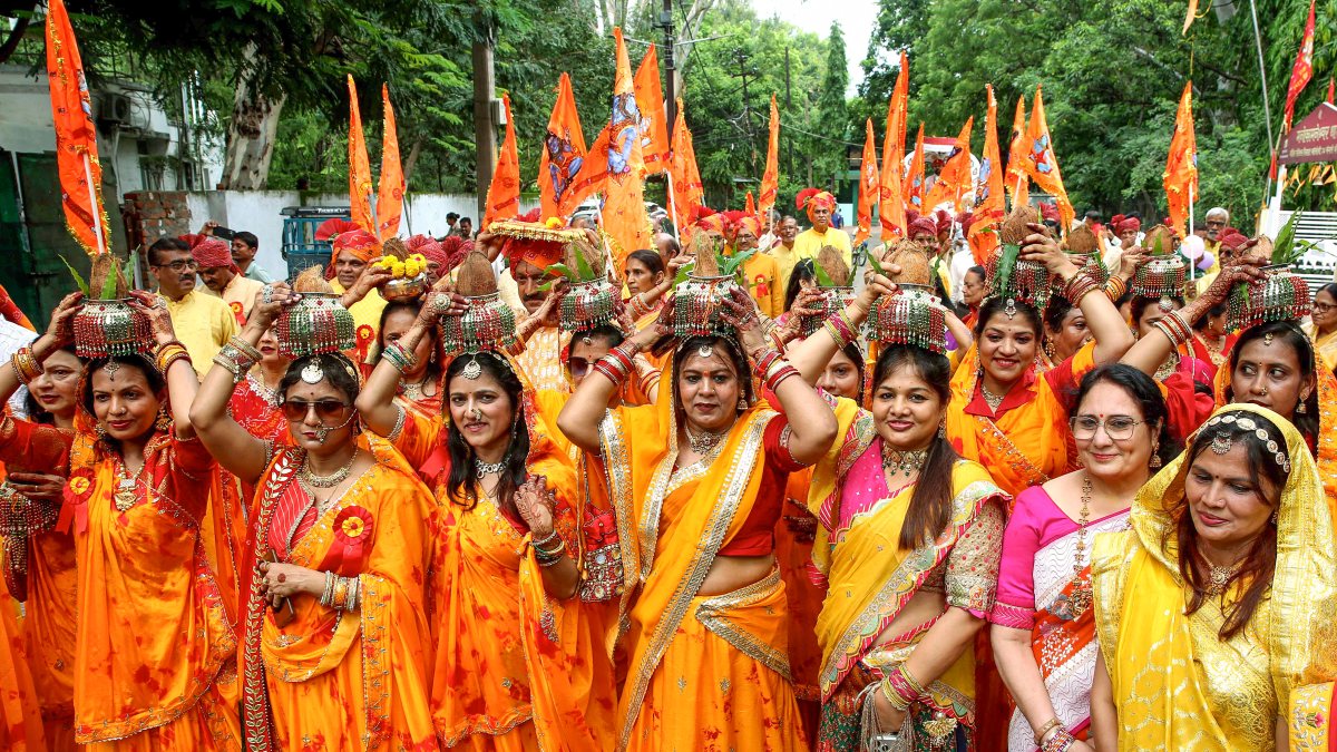 Women take part in Kalash Yatra in Bhopal