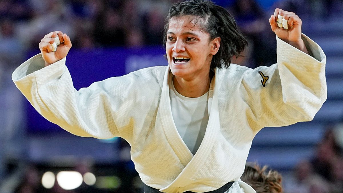 Defence Minister congratulates Asmita Dey for CWG judo gold