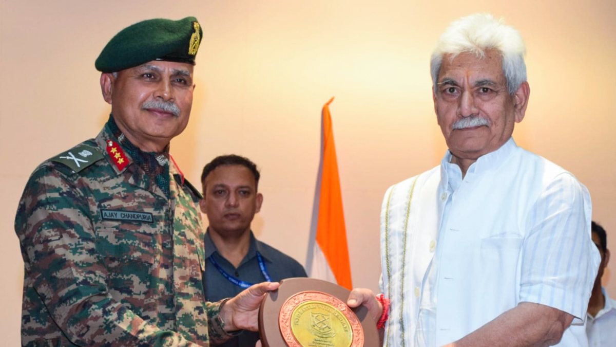 J&K LG meets defence officers at Higher Command Course in Srinagar